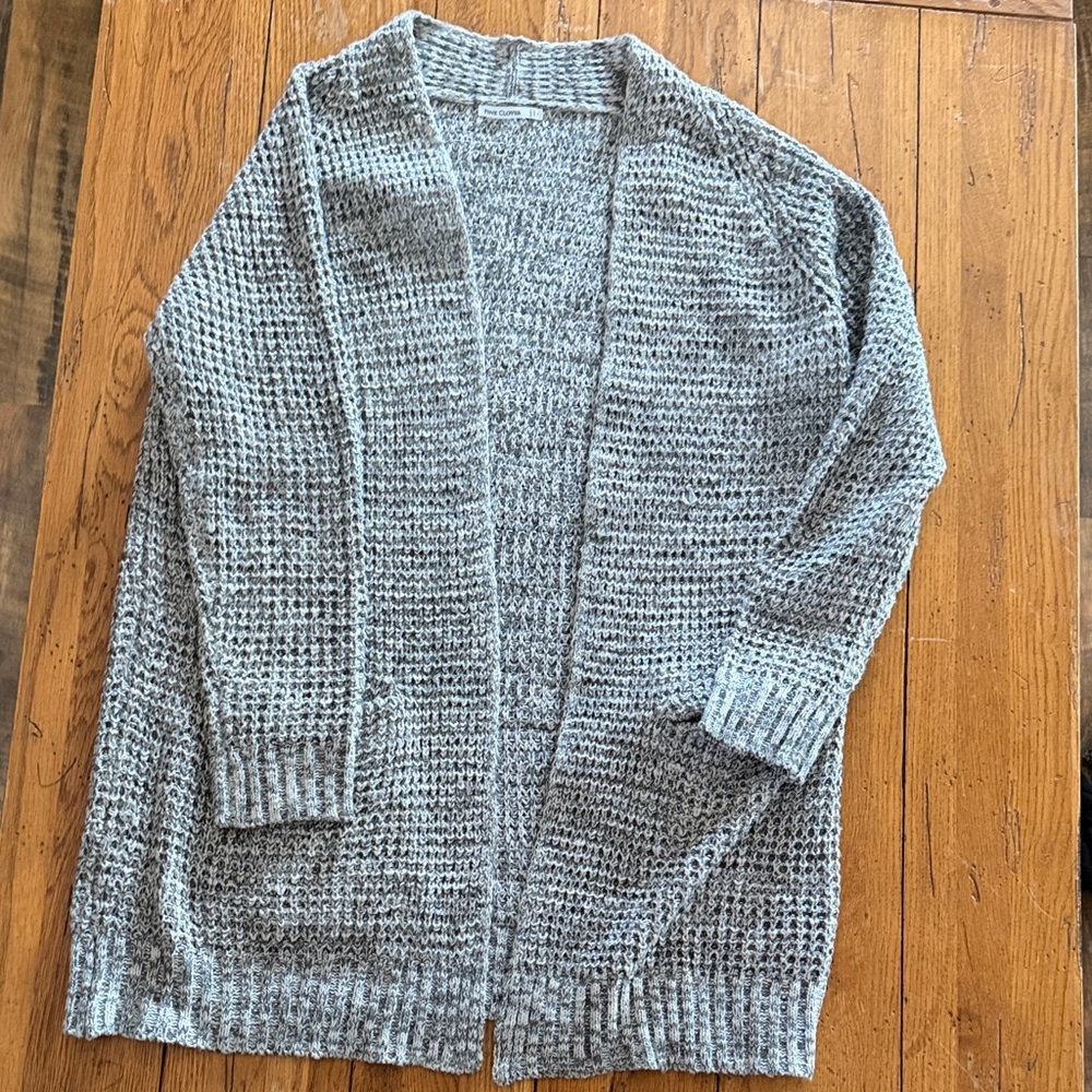 Pink Clover Textured Gray Sweater